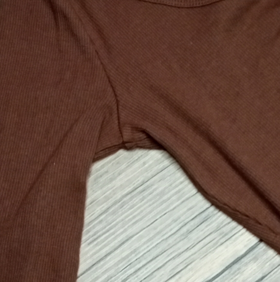 Hollister brown long sleeve crop top 🤎 - Picture 5 of 6